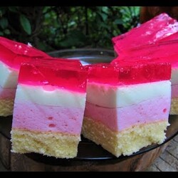 Ciasto ptasie mleczko na mleku skondensowanym z galaretką