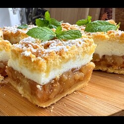 Jabłecznik z jogurtową pianką, prosty i pyszny, do kawy idealny #jabłecznik #ciasto #przepis #jabłka