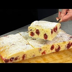 Пеките хоть каждый день пока есть замороженные ягоды! Все смешали за 5 минут и в духовку, все просто