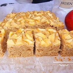 Szybkie ciasto z jabłkami, cynamonem i kaszą manną #prostyprzepis #jabłka #ciasto #nadeser