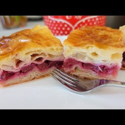 Moja omiljena poslastica , verujem i vaša!Brza i jednostavna priprema.Omiljena poslastica svih nas.