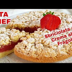 пирог крамбл с клубничным пудингом