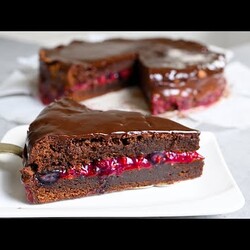 Ich kann nicht aufhören, diesen Schoko-Brownie-Kuchen zum machen. Lecker und einfach zuzubereiten!