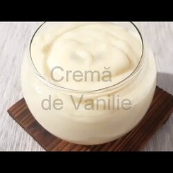 Crema de vanilie Asta este crema pe care o poti folosi in aproape orice desert.
