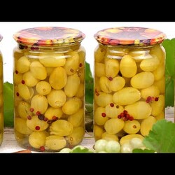 Маринованный виноград на зиму в пряной кисло-сладкой заливке! Отличная праздничная закуска!