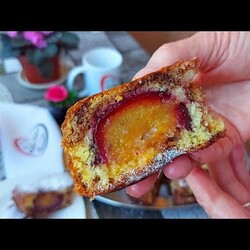 Kolac sa sljivama, nikad bolji, socniji  ukusniji. Biskvit  je najbolji i zato ga obavezno prepisite