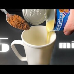 Mischen Kondensmilch mit Kakao in einem Glas,  und 5 Minuten in die Mikrowelle stellen.