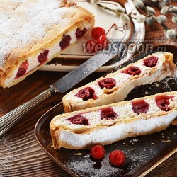 Пирог с вишней из слоёного теста