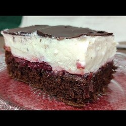 OSVEŽAVAJUČA LEDENA KOCKA SA VIŠNJAMA