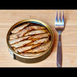 Беру БАНКУ ШПРОТОВ и готовлю гениальный салат на Новый год. Быстрый и вкусный салат за минуты!