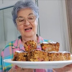 Najbolji sočni voćni kolač sa jabukama i šljivama