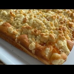 Пирог с мандаринами и сахарной крошкой.