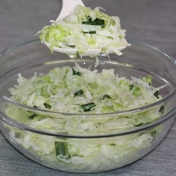 Osvježavajuća salata koja ide uz sve!