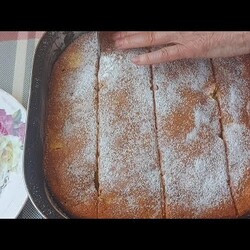 Bakina kuhinja-mirisni biskvit sa jabukama i  višanjama