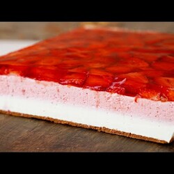 Super ciasto z truskawkami na gorące dni BEZ PIECZENIA - przepis