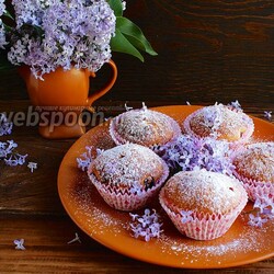 Кексы со смородиной и сыром Филадельфия