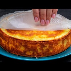 W 20 minut, z dostępnych składników upiecze delikatne ciasto z twarogiem! | Smaczny.TV