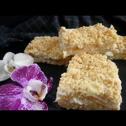 Вкуснее любого торта! Насыпной яблочный пирог с кремом из сгущенки и сметаны!