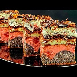 Сирник ВОГНЯНА КРАСУНЯ Маковий пляцок з вишнями і кокосом