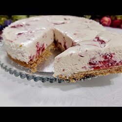 клубничный муссовый пирог