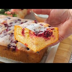 Kolač sa višnjama i vanilom пудингом