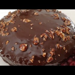 Tort czekoladowy z wiśniami i brandy. Tort Pijana Wiśnia. Ciasto z wiśniami. Tort z alkoholem