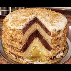 Домашна бъркана селска торта с домашен крем и орехи