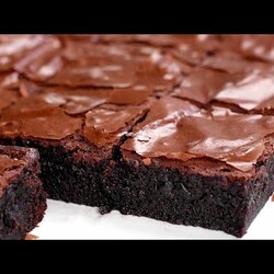 Sudah lama mencari resep ini.Tanpa Coklat Batang DCC,Tanpa Mentega! Brownies fudgy shiny crust mudah