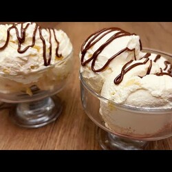 Leckeres Eis in 5 Minuten, dessen Rezept nicht jedem bekannt ist! Ohne Backen und Gelatine!