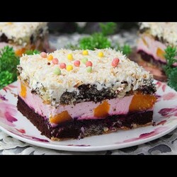 Doskonałe Ciasto Brzoskwiniowe z Masą Śmietankową, Mascarpone, Makiem i Wiórkami Kokosowymi -Przepis