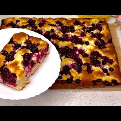 Не успевает остыть — сразу съедают! ПИРОГ СО СМОРОДИНОЙ на кефире за 5 минут