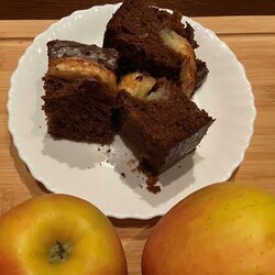 Pyszne,szybkie i puszyste ciasto kakaowe z jabłkami na niedzielną kawe