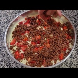 CREME, CHOCOLATE E MORANGOS! JUNTE TUDO E SURPREENDA SUA FAMÍLIA! TORTA TENTAÇÃO!