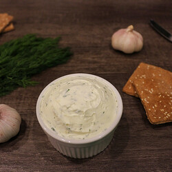 Рецепт Сливочный сыр с зеленью и чесноком