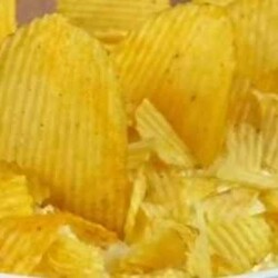 Праздничный салат "Парус" с чипсами