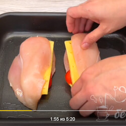 Куриная грудка с помидором и сыром