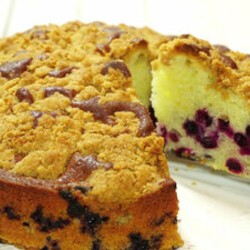 Рецепт нежного и влажного пирога с черной смородиной! Очень вкусный рецепт! Пирог с черной смородиной.