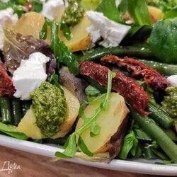 Как приготовить Картофельный салат с домашним песто из руколы