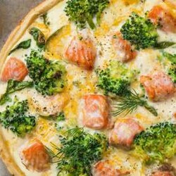 Киш с рыбой и брокколи
