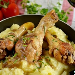 Пряные куриные бедра в соевом соусе