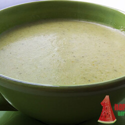 Рецепт: Суп-пюре из шпината с плавленым сыром | Первый Вегетарианский