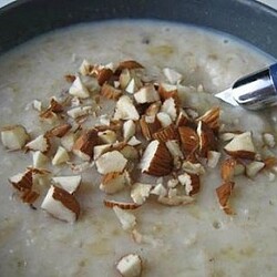 Рецепт: Овсяной каши с бананом - Из крупы, бобовых и макаронных изделий - Основные блюда - Готовить легко!