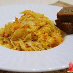 Рецепт: Свежая капуста тушеная с морковью | Первый Вегетарианский