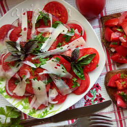 Сочный салат из помидоров это вкусно и сытно