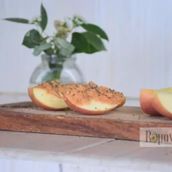 Дольки яблок с арахисовой пастой - Веганский рецепт