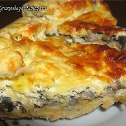 Пирог с грибами и беконом
