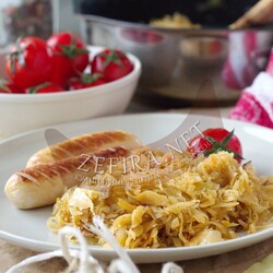 Пикантная квашеная капуста на сковороде