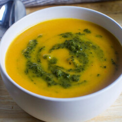 Сливочный крем-суп из кабачков с картошкой и зеленью