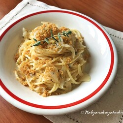 Спагетти с луком и панировочными сухарями