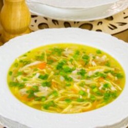 Куриный суп с домашней лапшой